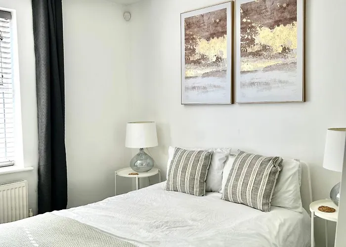 Modern 2 Bed Apartment With Free Parking And Netflix