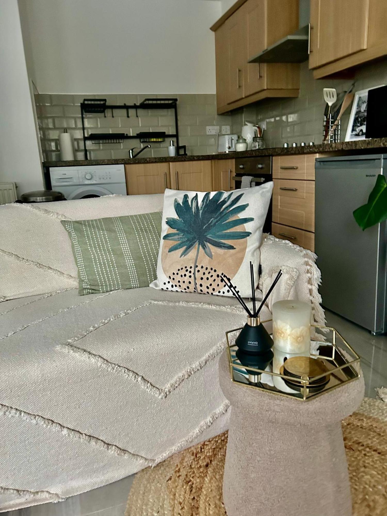 Apartment Modern 2 Bed With Free Parking And Netflix
