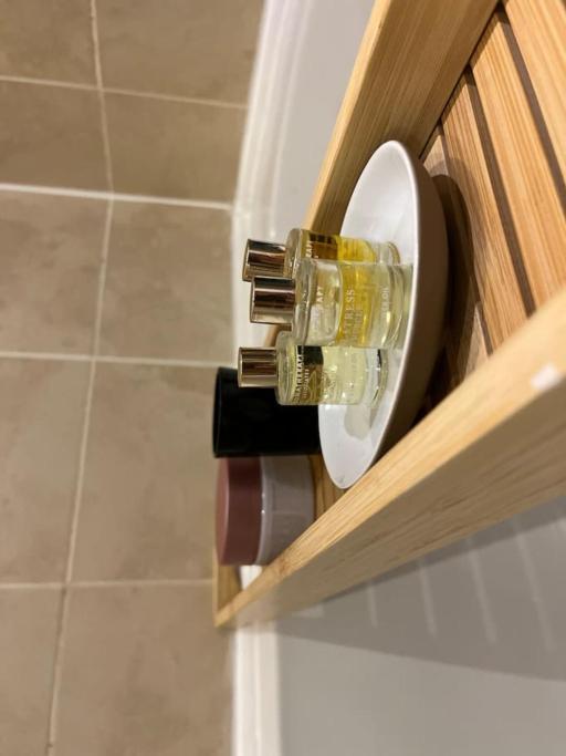 Modern 2 Bed With Free Parking And Netflix Apartment