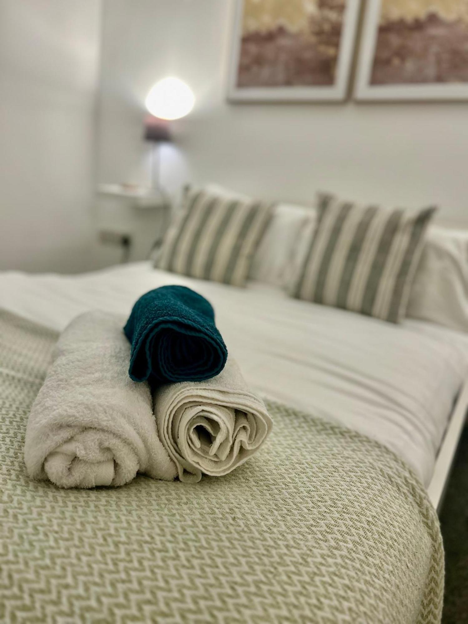 Apartment Modern 2 Bed With Free Parking And Netflix