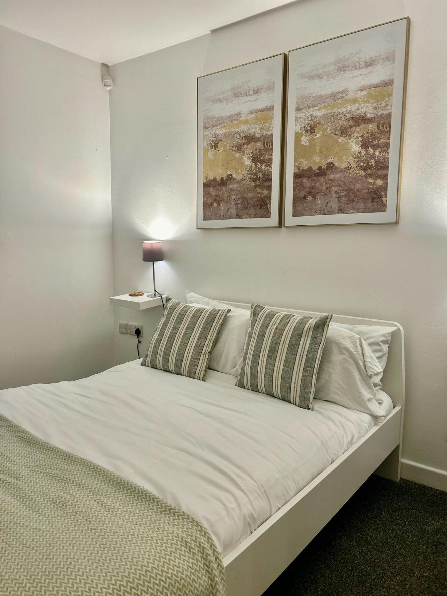 Apartment Modern 2 Bed With Free Parking And Netflix