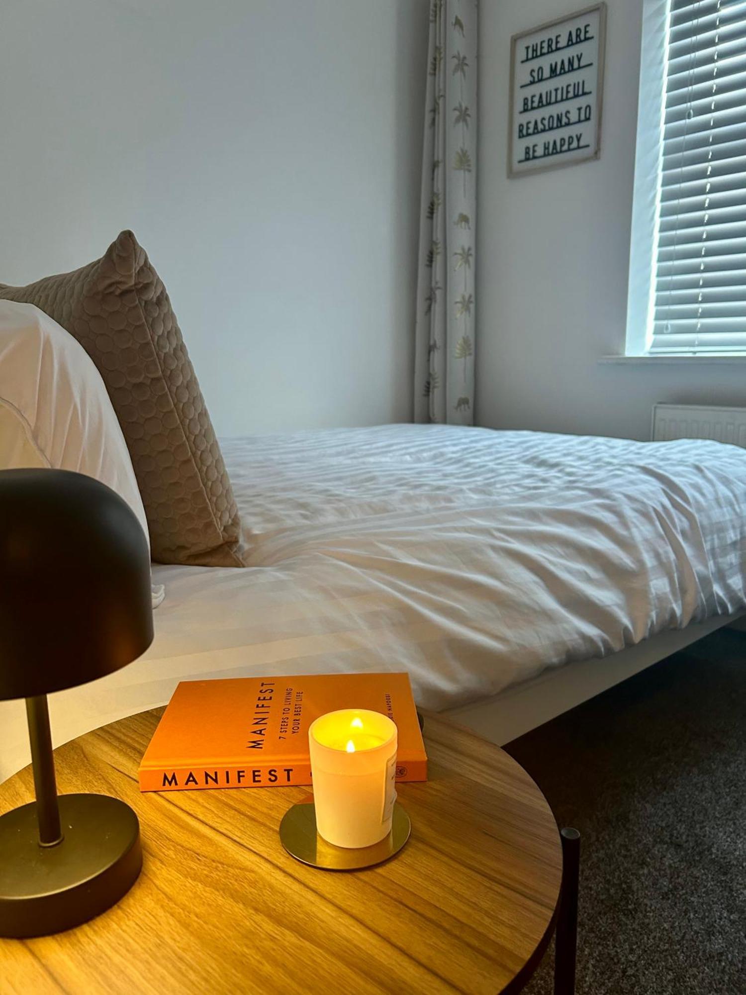 Modern 2 Bed With Free Parking And Netflix Apartment *