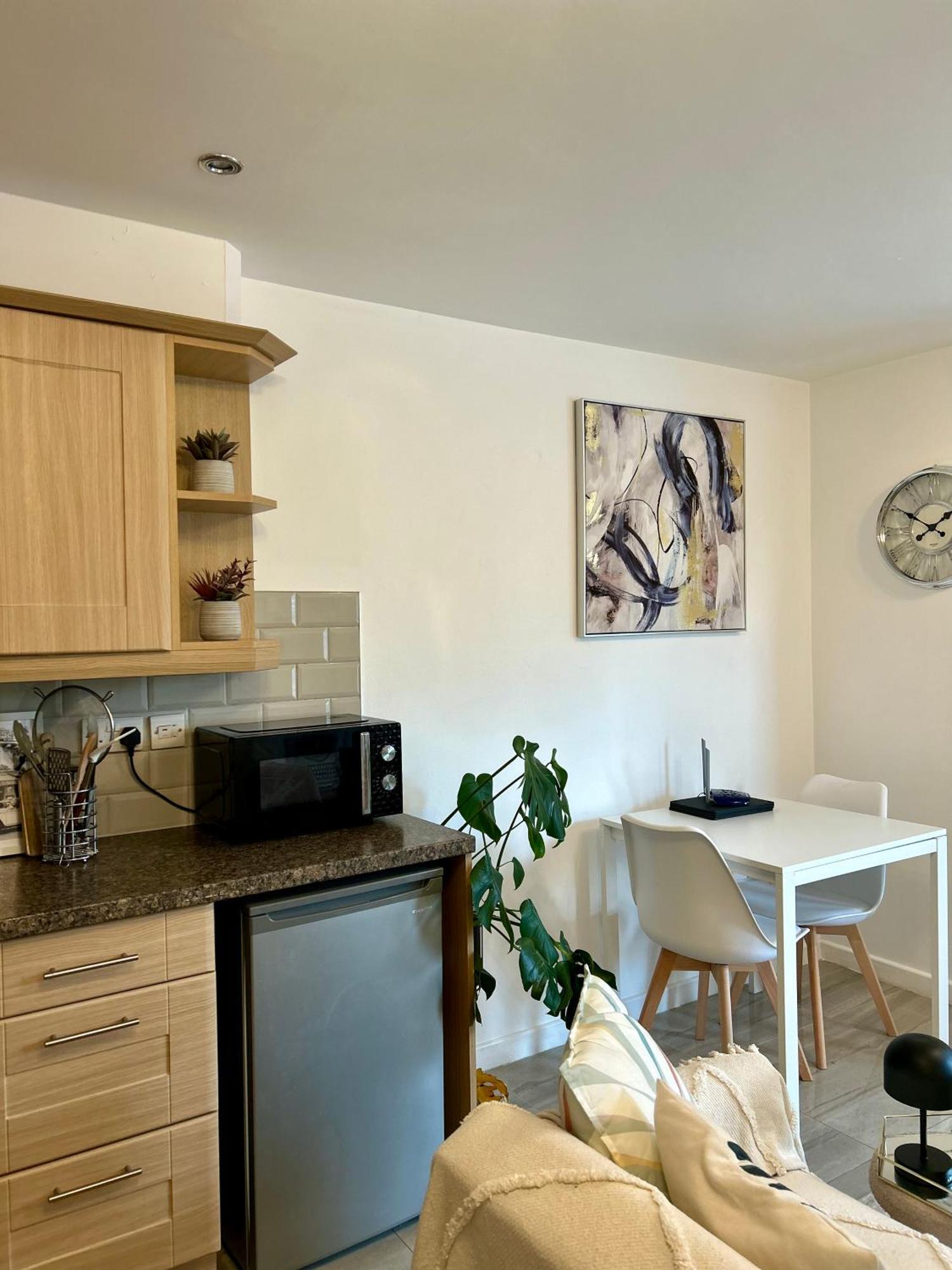 Apartment Modern 2 Bed With Free Parking And Netflix